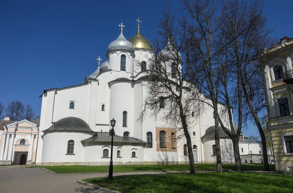 Novgorod Kremlin bahar güneşli gün, Ayasofya Katedralde. Veliky Novgorod, Rusya Federasyonu