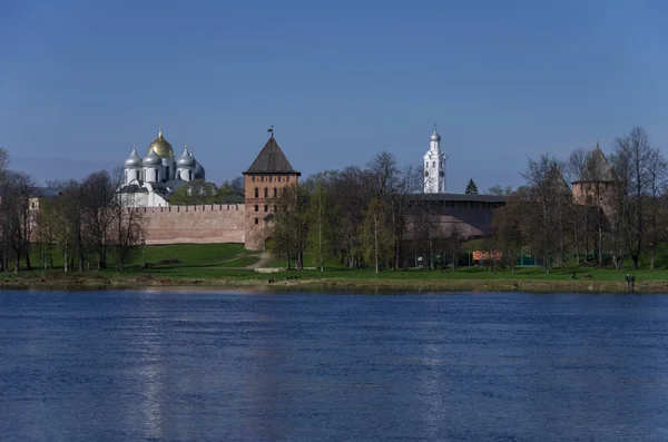 Rzeki Wołchow i Kremla, Veliky Novgorod, Federacja Rosyjska, — Zdjęcie stockowe