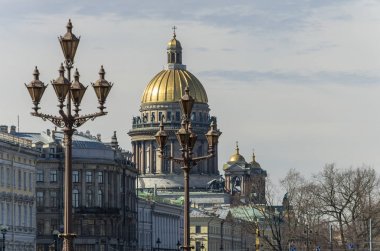 St. Isaac's Katedrali ve Sarayı (Dvortsovaya) meydanında ışıklar. Saint Petersburg, Rusya Federasyonu