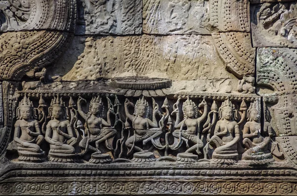 Detail van houtsnijwerk in Angkor Thom, Unesco werelderfgoed, Siam Reap, Cambodja. — Stockfoto