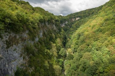 Kutaisi, Georgia, Europe yakınındaki Okatse Kanyon'a bakış açısından görüntüleme