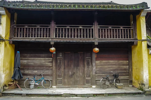 Ancienne maison traditionnelle chinoise en bois à Hoi An ancienne ville, Vietnam.Hoi An, Vietnam — Photo