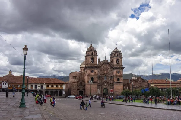 Katedralen Iglesia de la Compania de Jesus en Plaza de Armas i gamla staden Cusco, Peru — Stockfoto