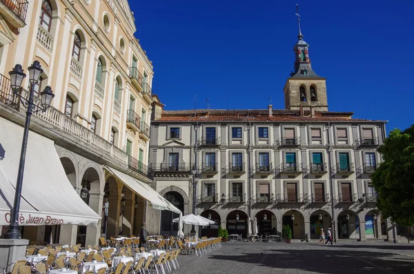 中世の歴史的な都市セゴビア、カスティーリャイレオン、スペインの旧市街プラザ デ アルマス (中央広場) — ストック写真