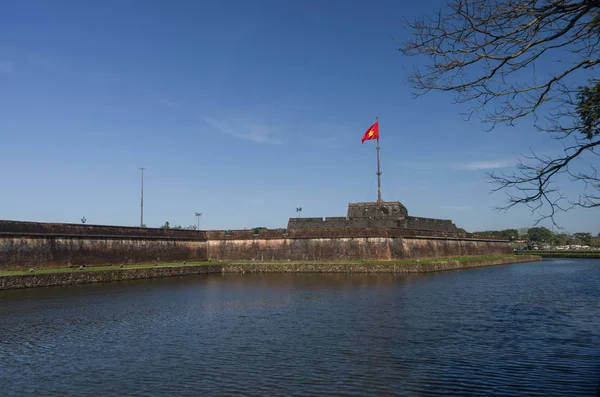 View of  Flag Tower (Cot Co), moat and walls of the Citadel of Hue city, Vietnam Unesco World Heritage Site — Stock Photo, Image