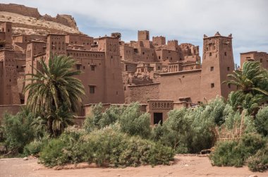 Kasbah AIT Ben Haddou Fas Atlas dağlarında. Ortaçağ surlarının kent, UNESCO Dünya Miras Listesi.