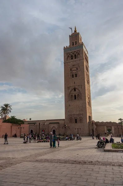 查看在库图比亚清真寺的宣礼塔在摩洛哥马拉喀什 — 图库照片