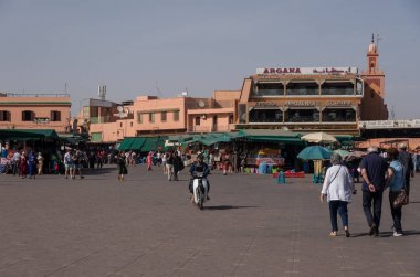 İnsanlarda Jemaa el-Fna, ana kare Marakeş, Fas