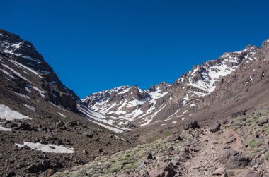Mount, kapağına göre kar ve buz, sığınak Toubkal, Bahar Toubkal milli parkta başlangıç noktasını Jebel Toubkal, Atlas Dağları en yüksek tepe ve Fas zam için
