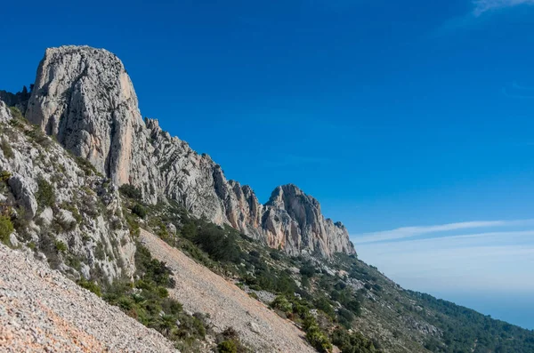 Vista de los picos de Sierra de Bernia, cerca de Benidorm, España . —  Fotos de Stock