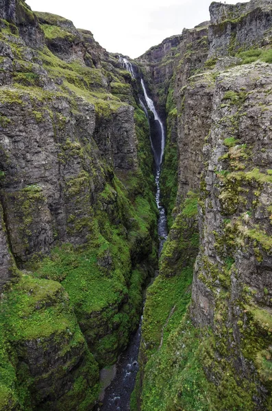 Vista panorâmica da Cachoeira Glymur - segunda maior cachoeira da Islândia — Fotografia de Stock