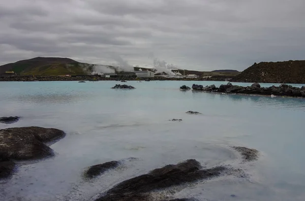 The Blue Lagoon, a geothermal bath resort in the south of Iceland, a 'must see' by tourists. Panorama — Stock Photo, Image