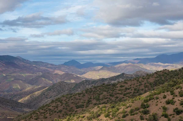Vue panoramique de la vallée colorée du Maroc La chaîne de montagnes du Haut Atlas, Afrique — Photo