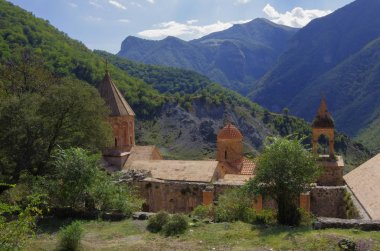 Dağlık Karabağ Cumhuriyeti'Ermeni bir ortaçağ manastır Dadivank olduğunu.