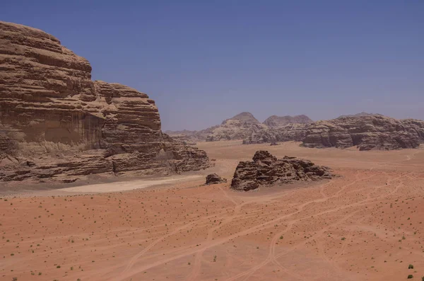 Doğa, çöl ve Jordan (ay Vadisi), Wadi Rum kayalar. UNESCO dünya mirası. Panorama