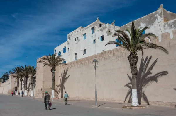 Väggar och gamla hus av medeltida medina Essaouira, Marocko — Stockfoto