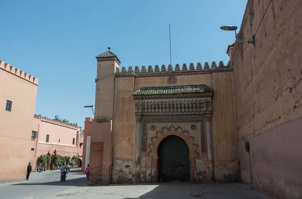 在摩洛哥马拉喀什王宫侧门 — 图库照片