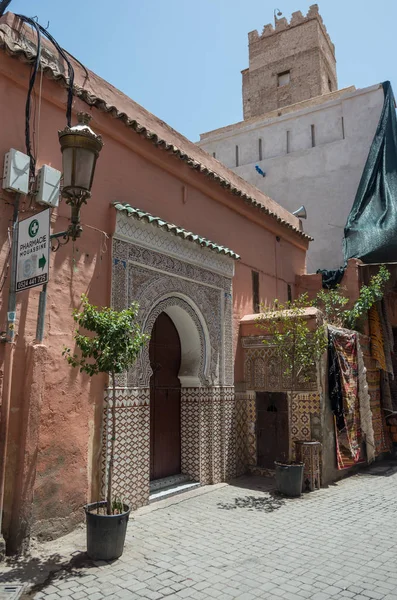 Barevné staré ulice Marrakech medina, Maroko — Stock fotografie