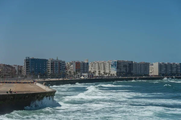 Atlantik Okyanusu dalgaları. Casablanca sahil görünümü. Fas