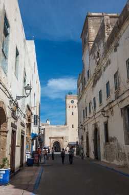  Saat Kulesi kapısı ve duvarlar Essaouira Ortaçağ Medine