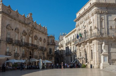 Barok tarzı piazza Duomo. Ortiga Island, Sicilya'daki Syracuse şehir. Şehrin Sicilya, Syracuse eyaletinin başkenti tarihi bir şehirdir.