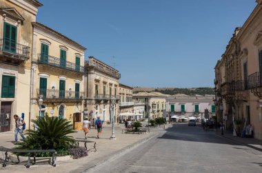 İtalya Sicilya bölgesindeki Ragusa eyaletinde Barok Duomo Meydanı