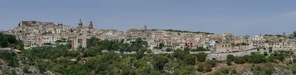 Мбаппе вид на старый городок Рагуза. Сицилия. Италия . — стоковое фото