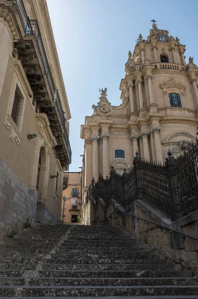 La catedral barroca de San Jorge de Modica a en la provincia de Ragusa en Sicilia en Italia — Foto de Stock