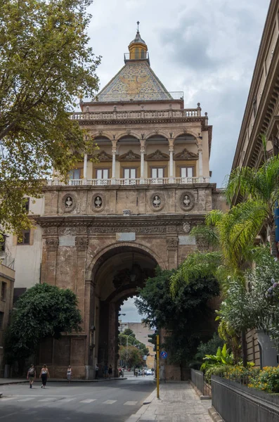 De historische Porta Nuova in Palermo, Sicilië, Italië — Stockfoto