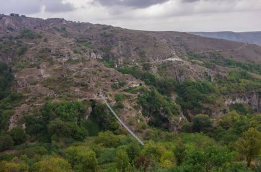 Khndzoresk sallanan köprü. Asma köprü Goris village yakınındaki gorge üzerinde. Ermenistan