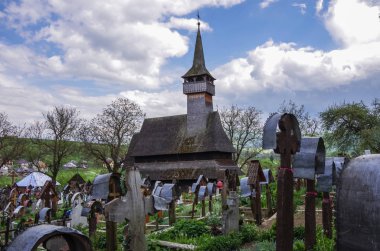Geleneksel ahşap Ieud Hill Kilisesi. Maramures, Romanya.