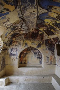 David Gareja Monastery kompleks, mağara içinde eski hayatta kalan freskleri.