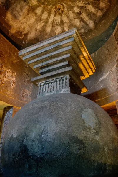 Stupa chorten Budist mağara 9, Ajanta, Maharashta, Hindistan içinde — Stok fotoğraf