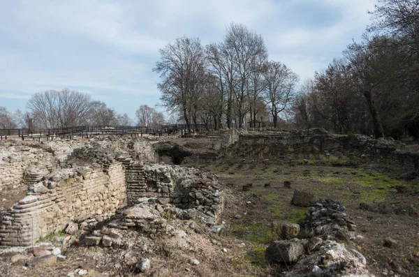Ruinas de baños públicos en el Parque Arqueológico de Dion. Pieria, Macedonia, Grecia — Foto de Stock