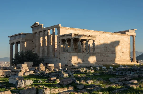 Erechtheion oder erechtheum, ein griechischer Tempel, der sowohl athena als auch poseidon gewidmet ist. Akropolis von Athen. Unesco-Weltkulturerbe. — Stockfoto