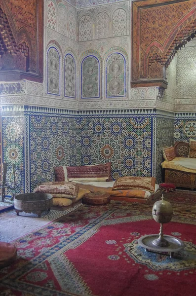 Interior del Museo Dar Jamai en la plaza El Hedim en Meknes, Marruecos . —  Fotos de Stock