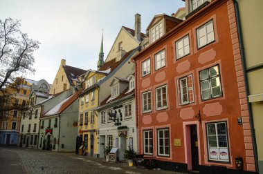 Geleneksel Ortaçağ Livu kare ev sahipliği yapmaktadır. Riga tarihi kent. 