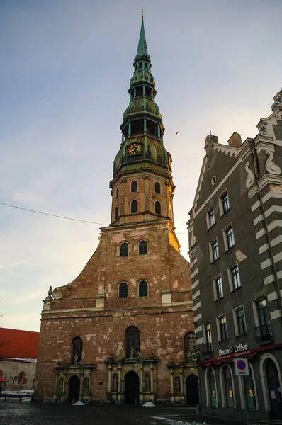 St.Peter Kilisesi tarihi kent Riga, Letonya — Stok fotoğraf