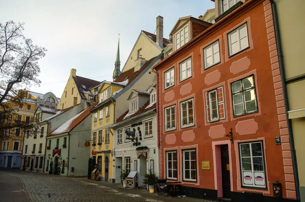 Casas medievais tradicionais na praça Livu. Riga cidade velha . — Fotografia de Stock