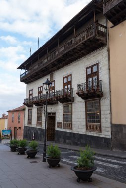 La Orotava, İspanya - 12 Ocak 2020: La Orotava, Tenerife Adası 'ndaki Balkon Evi (La Casa de los Balcones)