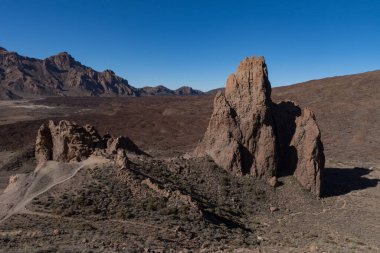 Teide Ulusal Parkı, Tenerife, Kanarya Adaları, İspanya 'daki Roques de Garcia bölgesindeki lav alanı ve volkanik oluşuma bakın.