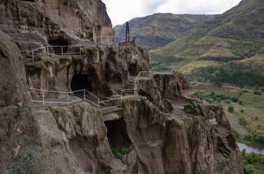 Samtskhe-Javakheti bölgesindeki Vardzia mağara manastırı, Gürcistan 'ın Samtskhe-Javakheti bölgesindeki GeorgiaVardzia mağara manastırı