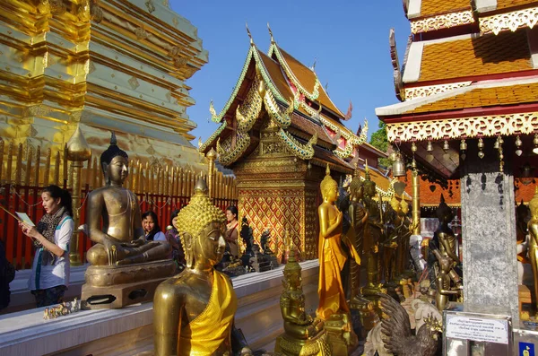 Chiang Mai Thailand Juli 2010 Toeristen Pelgrims Wat Phra Doi — Stockfoto
