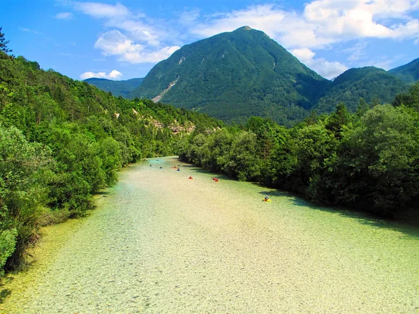 Nehir Soca Bovec yakınındaki kayak için popüler bir hedef olduğunu ve 