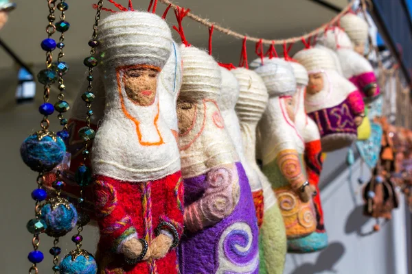 Kazajistán sintió decoraciones en forma de muñecas —  Fotos de Stock