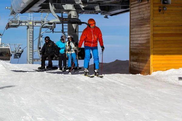 Remonte. Inicio de pistas de esquí — Foto de Stock
