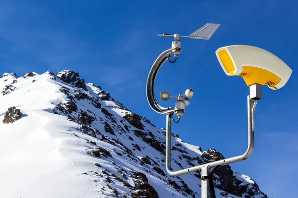 Wetterstation in den Bergen — Stockfoto