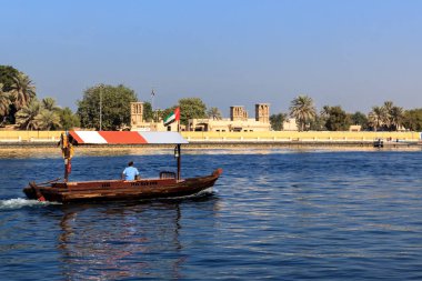Kayak turistler için geleneksel Arapça ahşap tekne