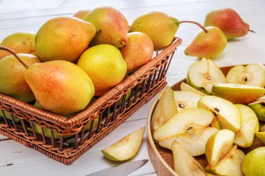 Grup armut ve Beyaz ahşap kurullarında yarım armut