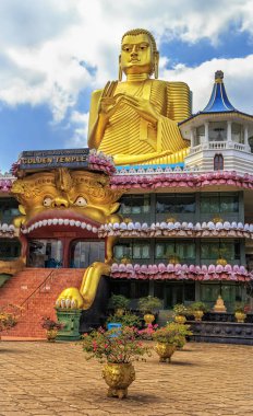 Tapınak ve Dambulla, Sri Lanka altın Buddha heykeli
